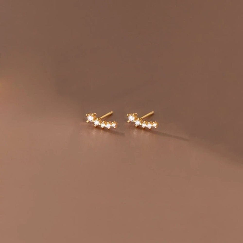 18k Gold Diamond Stud Earrings - Geometric Abstract Shaped Jewelry